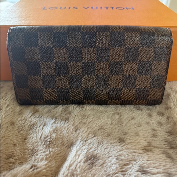 🖤🤎Louis Vuitton Damier Sarah Wallet🖤🤎 - Picture 2 of 9